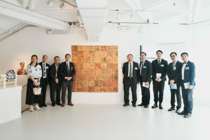 向徐冰《英文方塊字》致敬的集體創作